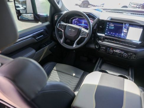 Used 2025 Chevrolet Silverado 2500 ZR2 w/ Technology Package image 30