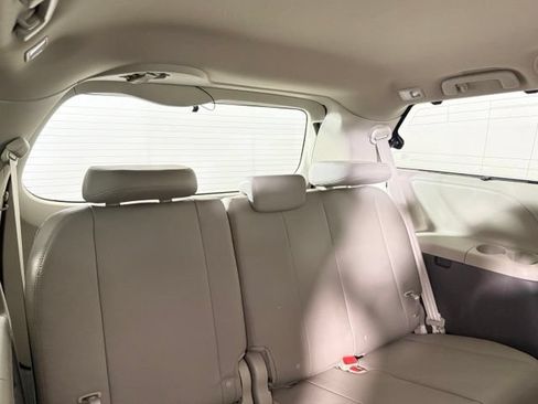 Used 2017 Toyota Sienna XLE Premium FWD image 28