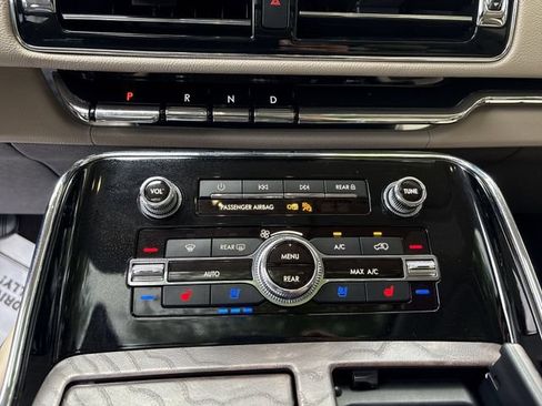Certified 2022 Lincoln Navigator Reserve AWD/4WD image 19