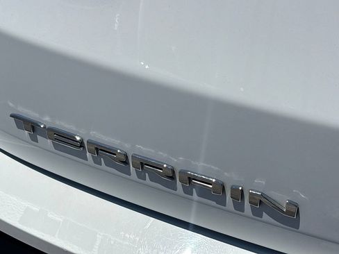 Used 2024 GMC Terrain SLE FWD image 22