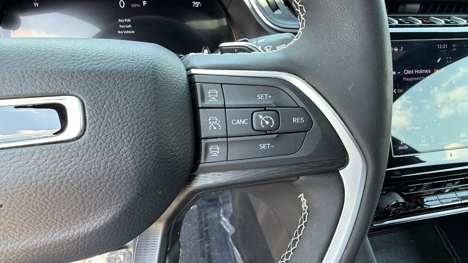 Certified 2025 Jeep Grand Cherokee Altitude AWD/4WD image 29
