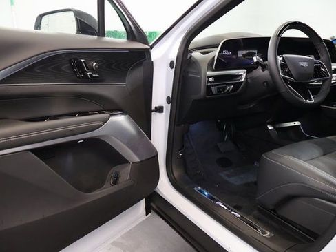 New 2026 Cadillac Lyriq Signature Luxury image 8