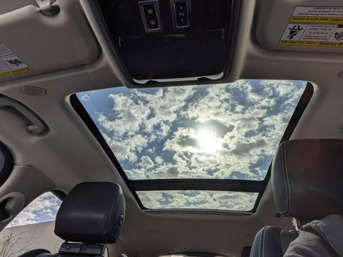 Used 2023 Land Rover Range Rover Velar S image 14