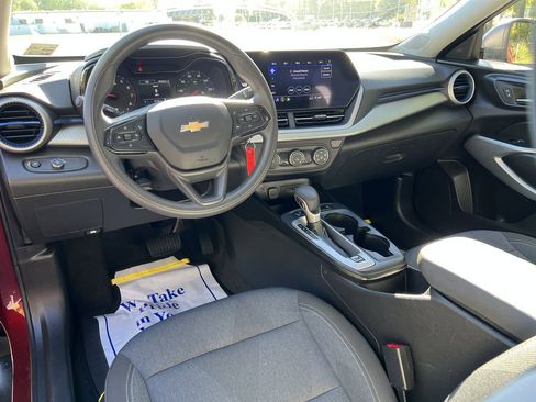 Used 2024 Chevrolet Trax LS image 16