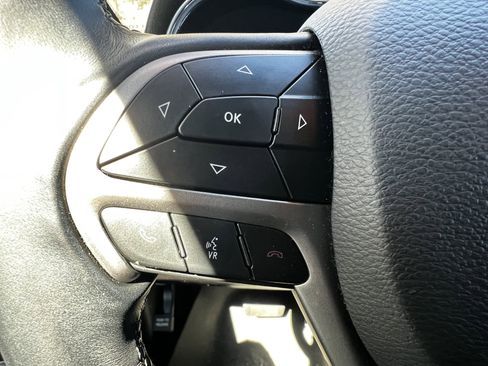 Used 2019 Jeep Grand Cherokee Laredo image 19