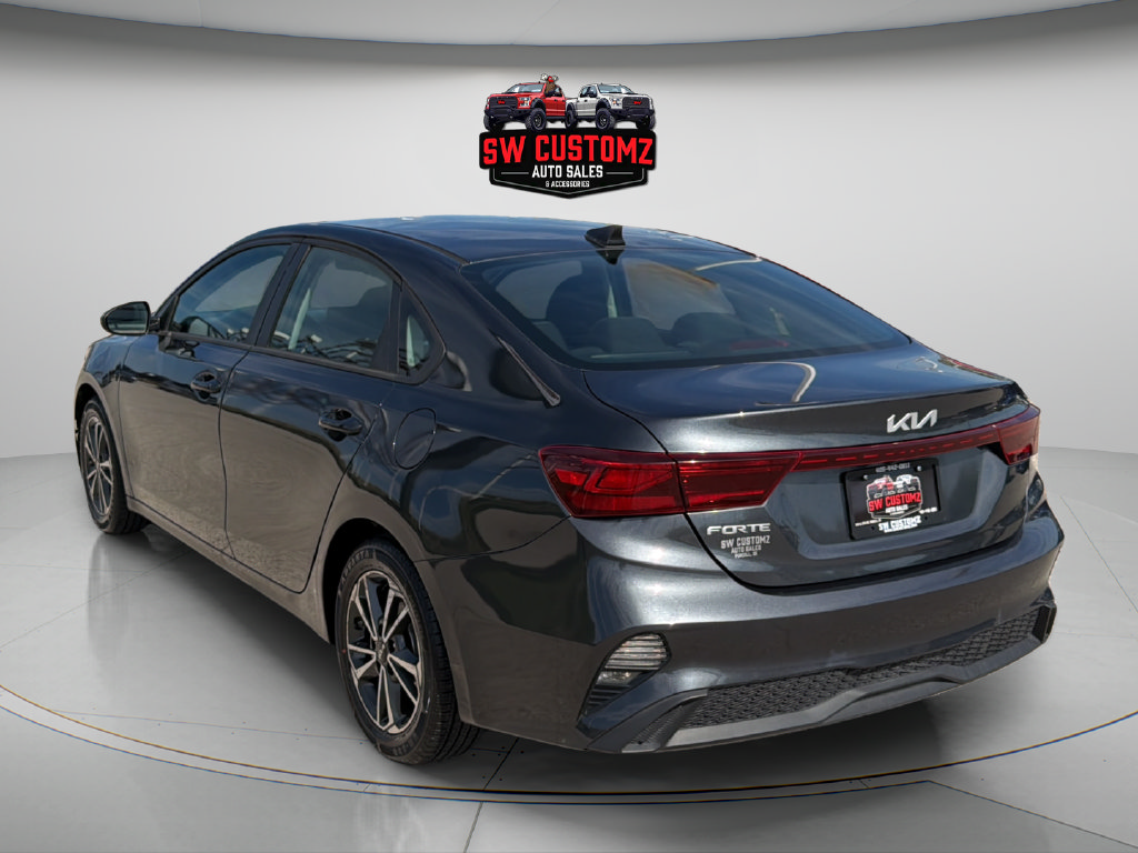 Used 2023 Kia Forte LXS FWD image 5