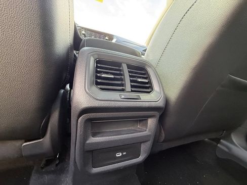 Used 2023 Volkswagen Taos SE w/ Panoramic Sunroof Package FWD image 18