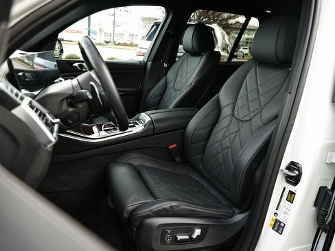 Used 2025 BMW X5 xDrive50e w/ Executive Package image 21