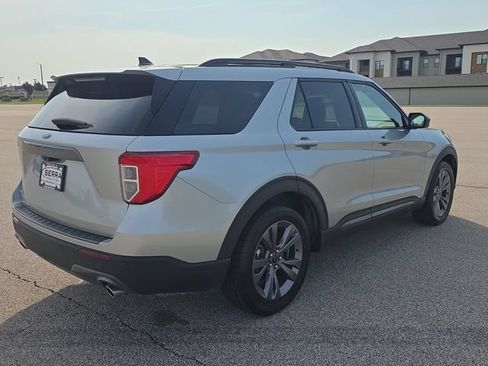 Used 2024 Ford Explorer XLT w/ Equipment Group 202A RWD image 13