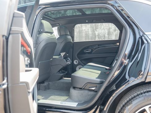 Used 2024 Bentley Bentayga Extended Wheelbase AWD/4WD image 33