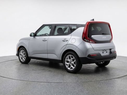Used 2025 Kia Soul LX w/ LX Technology Package FWD image 6