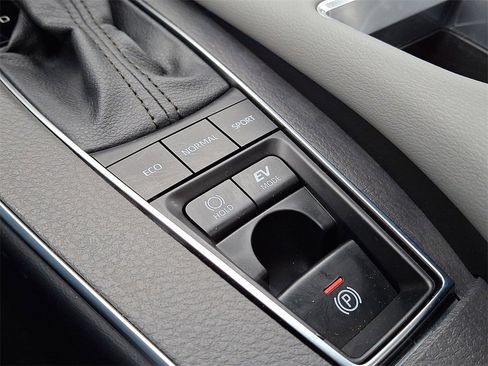 Used 2022 Toyota Avalon Limited image 27