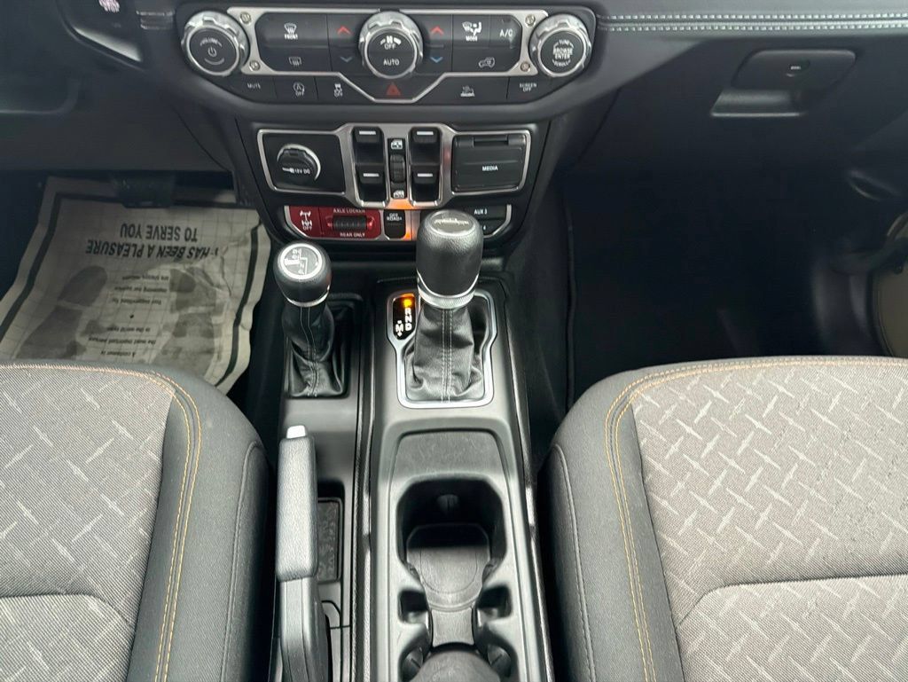 Used 2026 Jeep Gladiator Mojave AWD/4WD image 34