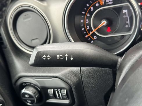 Used 2021 Jeep Gladiator Willys image 19