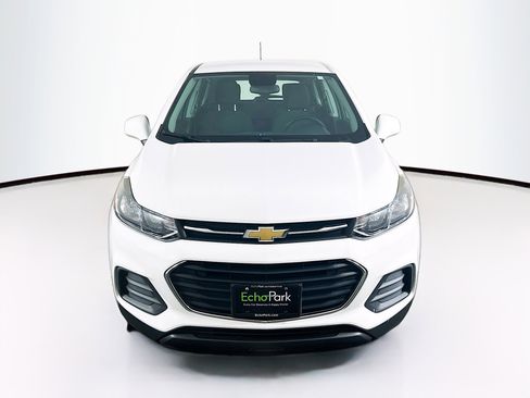 Used 2018 Chevrolet Trax LS image 2