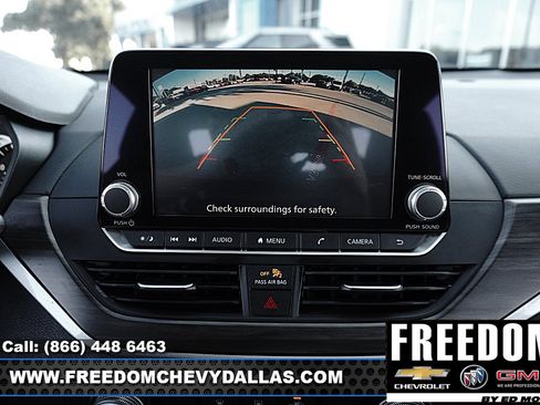 Used 2024 Nissan Altima 2.5 SV FWD image 5