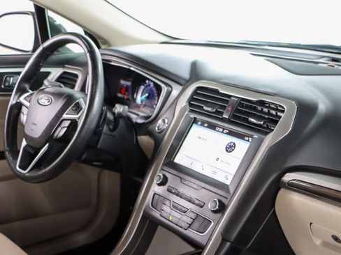 Used 2019 Ford Fusion SEL image 25