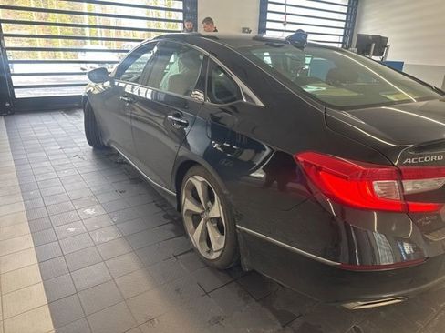 Used 2018 Honda Accord Touring image 5