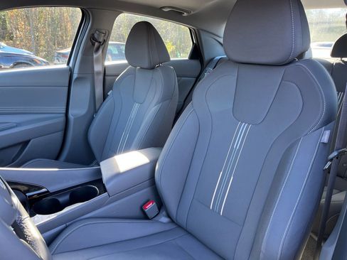 Used 2025 Hyundai Elantra SEL image 35