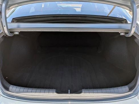 Used 2022 Hyundai Elantra SE FWD image 6