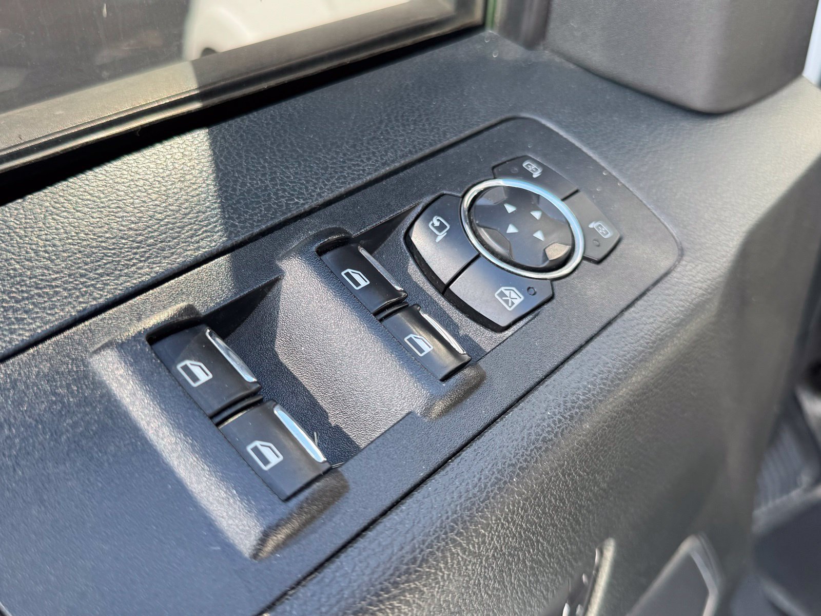 Used 2016 Ford F150 Lariat w/ Equipment Group 502A Luxury AWD/4WD image 12