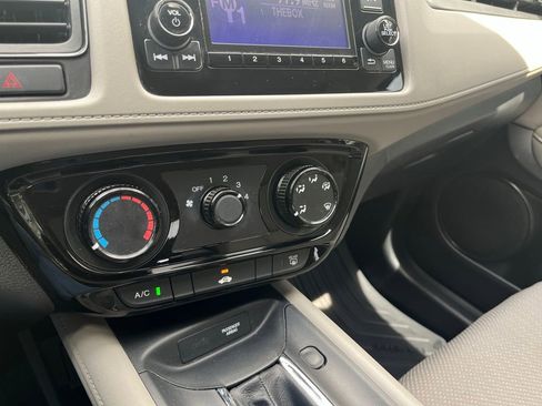 Used 2017 Honda HR-V LX image 21