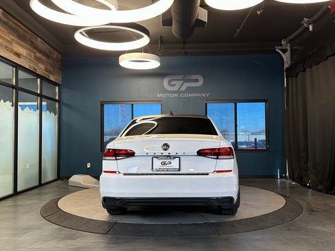 Used 2021 Volkswagen Passat 2.0T SE image 4