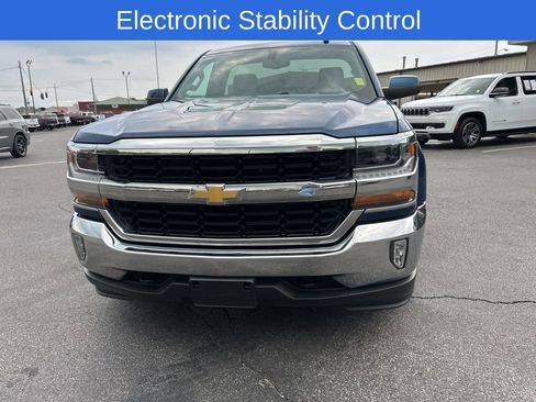 Used 2018 Chevrolet Silverado 1500 LT w/ LT Convenience Package AWD/4WD image 8