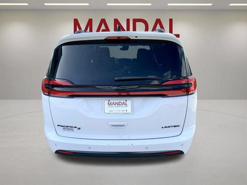 Used 2025 Chrysler Pacifica Limited FWD image 6