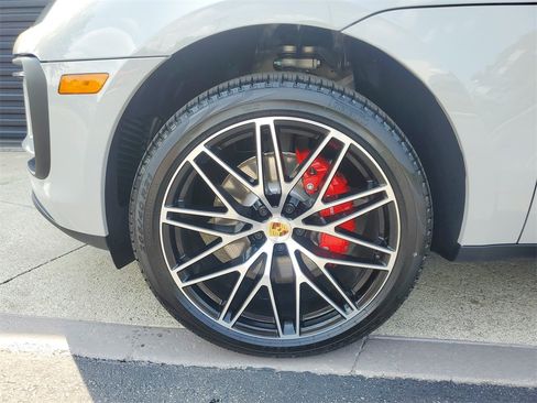 Used 2025 Porsche Macan S image 24