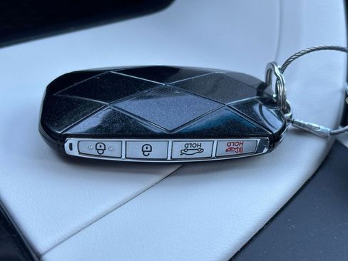 Used 2025 Genesis G70 2.5T image 22