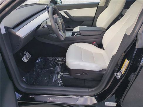 Used 2022 Tesla Model Y Performance image 17