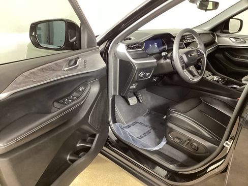 Used 2024 Jeep Grand Cherokee L Limited w/ Black Appearance Package AWD/4WD image 11