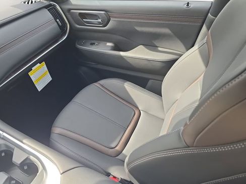 New 2026 Nissan Armada SL w/ Captain's Chari Seat Package image 18