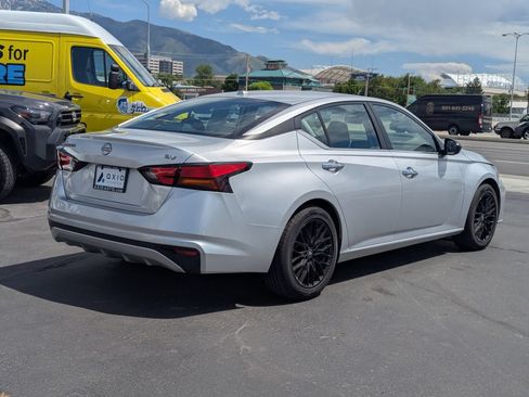 Used 2024 Nissan Altima 2.5 SV FWD image 4