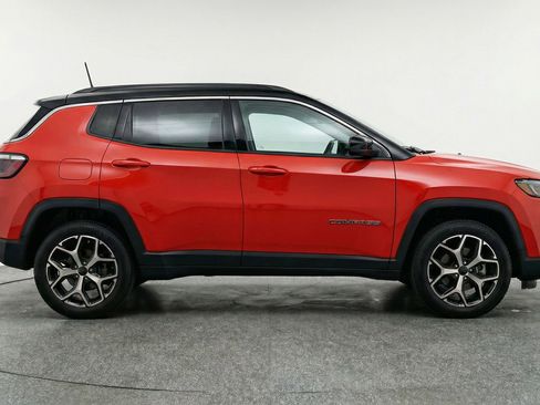 Used 2025 Jeep Compass Limited image 11