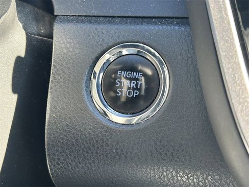 Used 2018 Toyota Camry XSE image 28