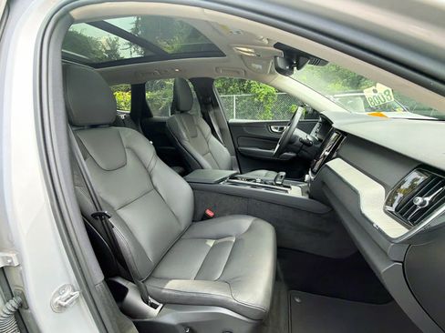 Used 2025 Volvo XC60 B5 Plus AWD/4WD image 17