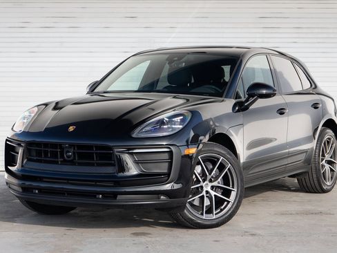 Certified 2025 Porsche Macan image 1