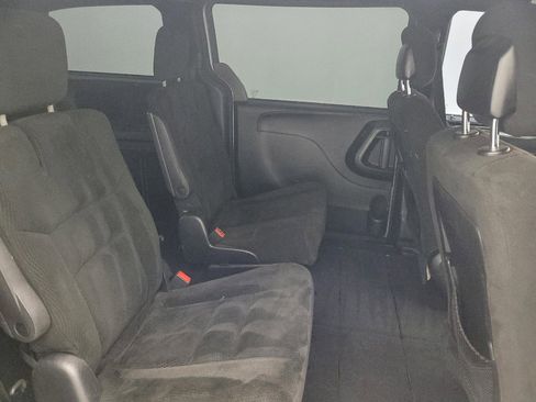 Used 2016 Dodge Grand Caravan SE FWD image 19