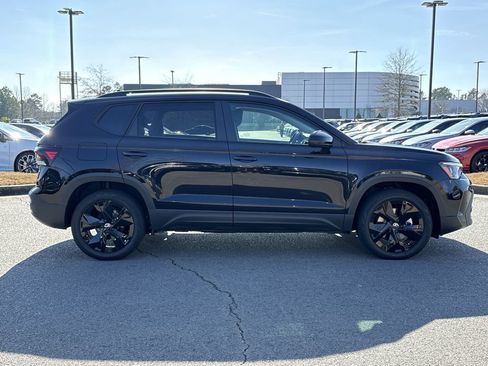 New 2026 Volkswagen Taos SE FWD image 6
