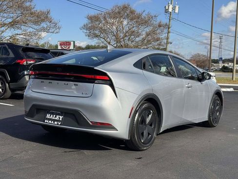 Used 2024 Toyota Prius LE image 21