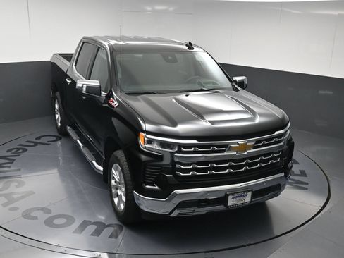 Used 2025 Chevrolet Silverado 1500 LTZ w/ LTZ Premium Package AWD/4WD image 32