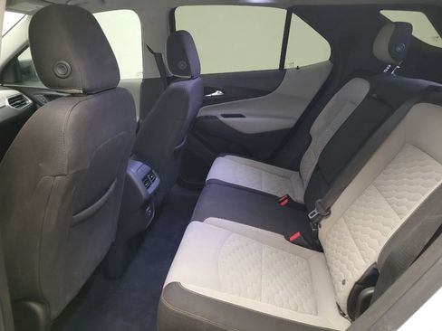 Used 2020 Chevrolet Equinox LS w/ LS Convenience Package image 18