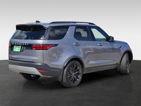 New 2025 Land Rover Discovery S image 4