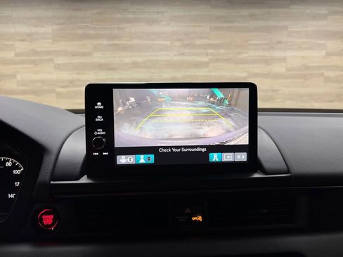 Used 2025 Honda Pilot TrailSport image 12