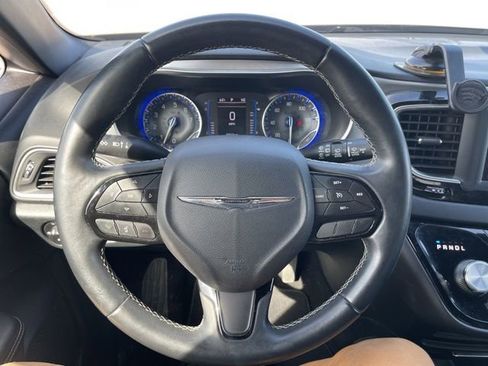 Used 2018 Chrysler Pacifica Touring-L w/ S Appearance Package FWD image 19