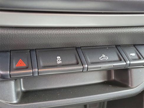 Used 2022 Chevrolet Colorado LT image 30