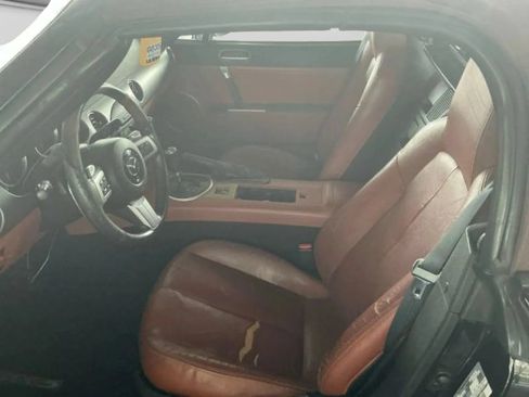 Used 2006 MAZDA MX-5 Miata Grand Touring w/ Premium Pkg RWD image 3