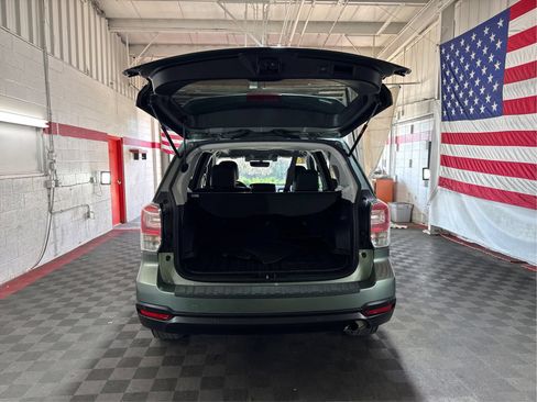 Used 2018 Subaru Forester 2.5i Touring AWD/4WD image 11